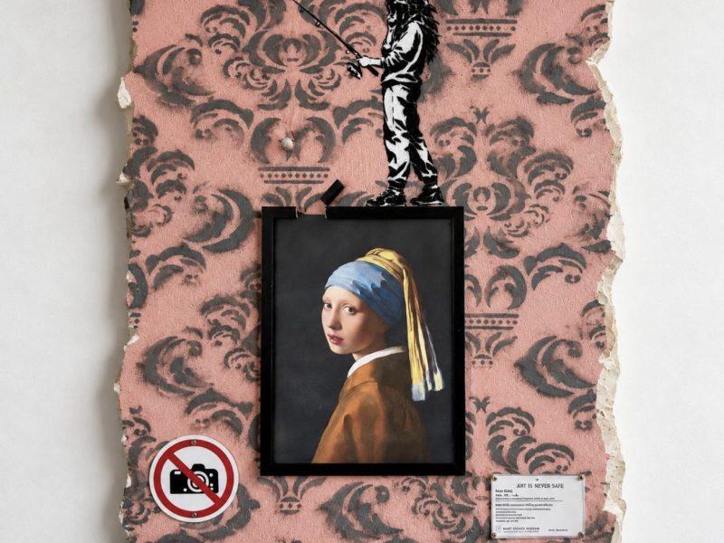 BREAKING THE FRAME
Mart Signed Italian, 1988 | 2026 | Mixed media on reclaimed wall fragment, stencil and spray paint